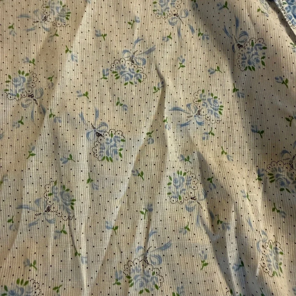 Vtg half apron light blue floral pattern side pocket ruffled hem rick-rack trim